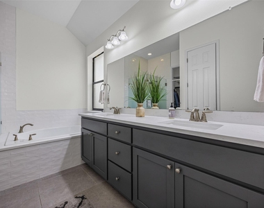 5524 Allamanda Dr - Photo Thumbnail 13