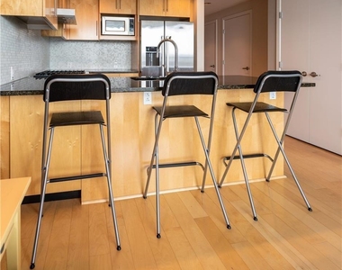 300 Bowie St - Photo Thumbnail 2