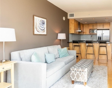 300 Bowie St - Photo Thumbnail 6