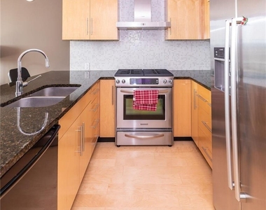 300 Bowie St - Photo Thumbnail 3