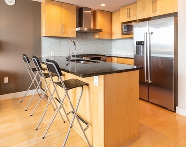 300 Bowie St - Photo Thumbnail 4