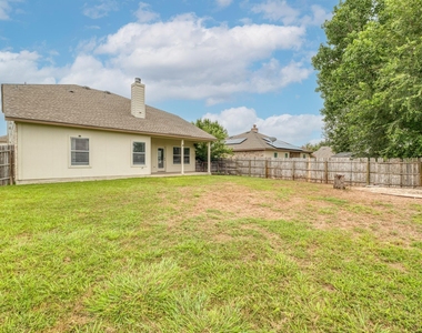 211 Hanstrom Dr - Photo Thumbnail 29