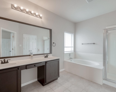 211 Hanstrom Dr - Photo Thumbnail 16