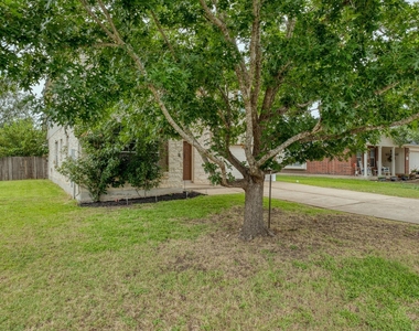 211 Hanstrom Dr - Photo Thumbnail 3