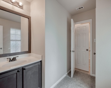 211 Hanstrom Dr - Photo Thumbnail 23