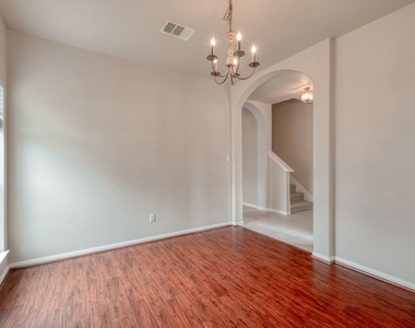 211 Hanstrom Dr - Photo Thumbnail 12
