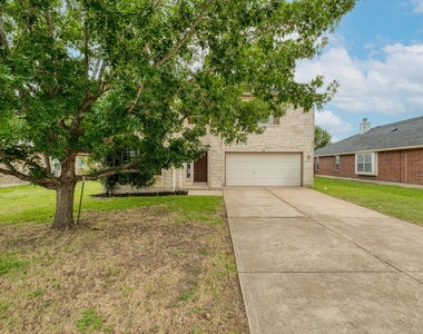 211 Hanstrom Dr - Photo Thumbnail 2