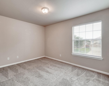 211 Hanstrom Dr - Photo Thumbnail 26