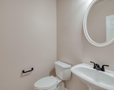 211 Hanstrom Dr - Photo Thumbnail 18