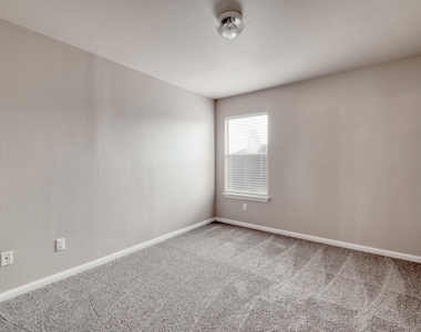 211 Hanstrom Dr - Photo Thumbnail 24