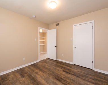 7300 Twin Crest Dr - Photo Thumbnail 6
