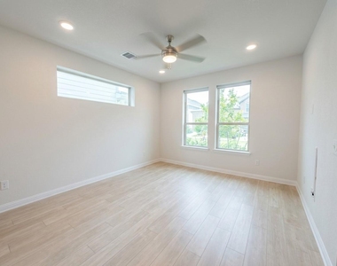 8311 Springsteen Dr - Photo Thumbnail 10
