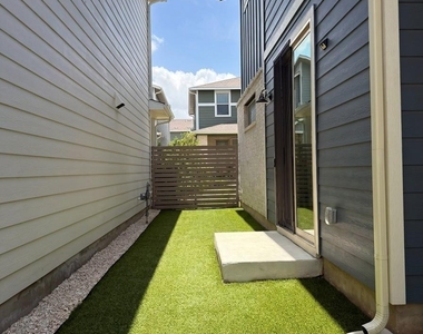 8311 Springsteen Dr - Photo Thumbnail 12