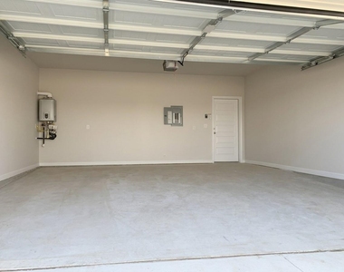 8311 Springsteen Dr - Photo Thumbnail 21