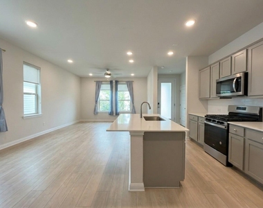 8311 Springsteen Dr - Photo Thumbnail 5