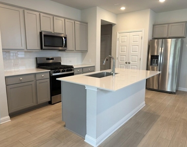 8311 Springsteen Dr - Photo Thumbnail 3