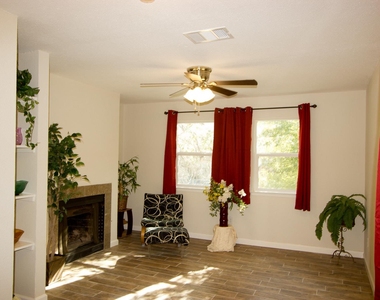 2100 E Stassney Ln - Photo Thumbnail 6