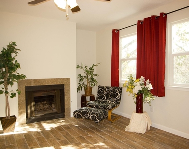 2100 E Stassney Ln - Photo Thumbnail 7