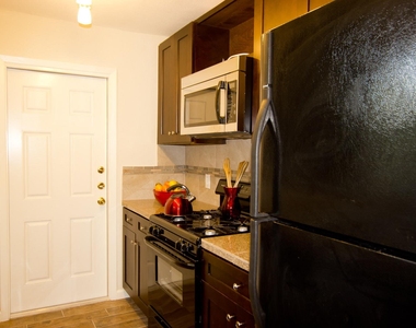 2100 E Stassney Ln - Photo Thumbnail 3