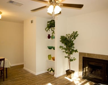 2100 E Stassney Ln - Photo Thumbnail 8