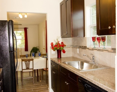 2100 E Stassney Ln - Photo Thumbnail 1