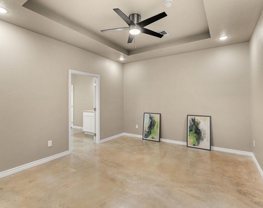 408 W Avenue C - Photo Thumbnail 12