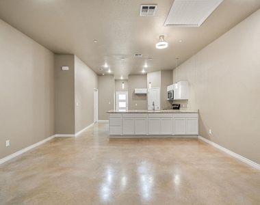 408 W Avenue C - Photo Thumbnail 6
