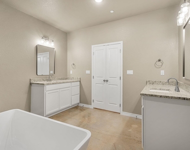 408 W Avenue C - Photo Thumbnail 15