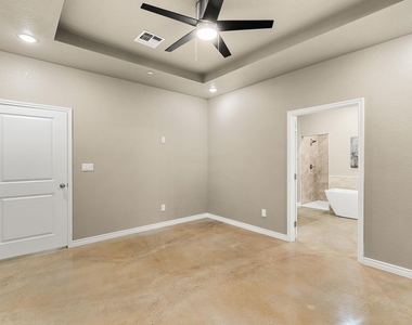 408 W Avenue C - Photo Thumbnail 13