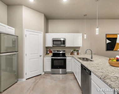 408 W Avenue C - Photo Thumbnail 3