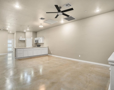408 W Avenue C - Photo Thumbnail 8
