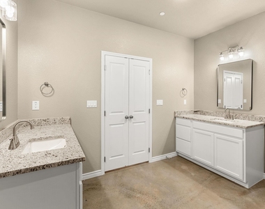 408 W Avenue C - Photo Thumbnail 16
