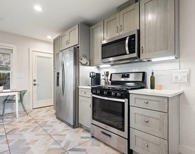 2702 Crest Ave - Photo Thumbnail 11