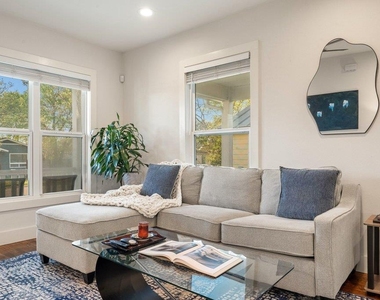 2702 Crest Ave - Photo Thumbnail 6