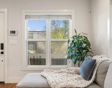 2702 Crest Ave - Photo Thumbnail 7