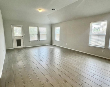 1340 Low Branch Ln - Photo Thumbnail 4