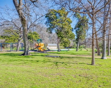400 E 30th St - Photo Thumbnail 37