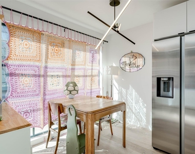 400 E 30th St - Photo Thumbnail 7