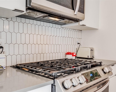 400 E 30th St - Photo Thumbnail 12