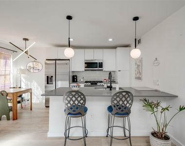 400 E 30th St - Photo Thumbnail 8