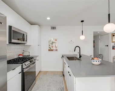 400 E 30th St - Photo Thumbnail 11