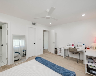 400 E 30th St - Photo Thumbnail 24