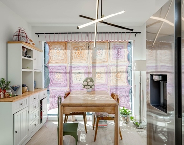 400 E 30th St - Photo Thumbnail 1