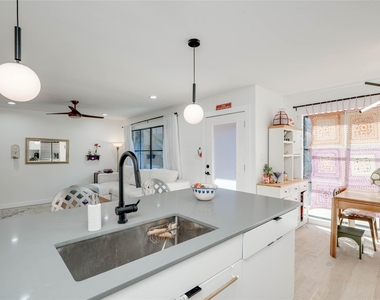 400 E 30th St - Photo Thumbnail 14