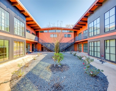 400 E 30th St - Photo Thumbnail 33