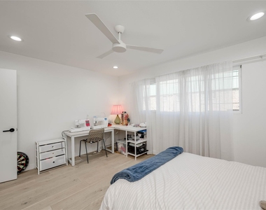 400 E 30th St - Photo Thumbnail 23