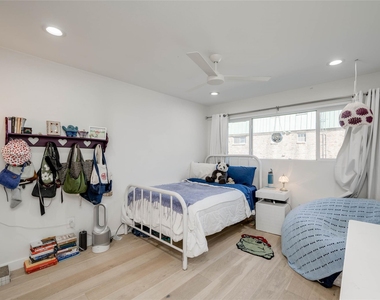 400 E 30th St - Photo Thumbnail 17