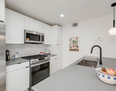 400 E 30th St - Photo Thumbnail 10