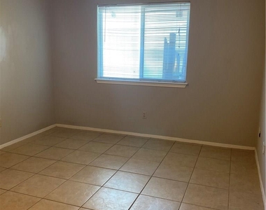 11915 Rosethorn Dr - Photo Thumbnail 10