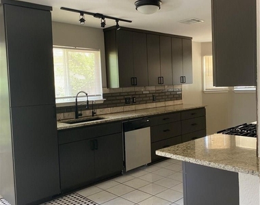 11915 Rosethorn Dr - Photo Thumbnail 5